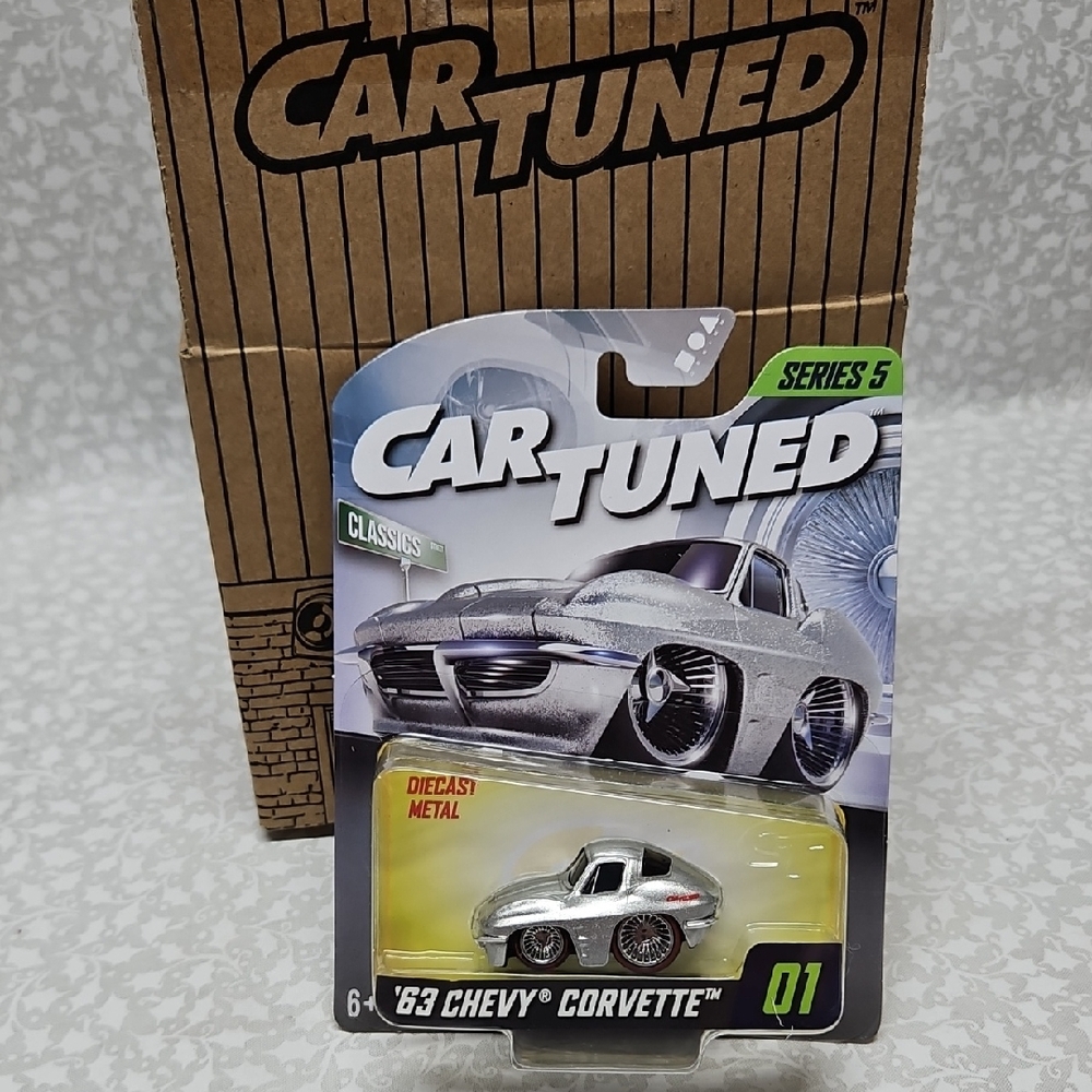 Car Tuned #01 '63 Chevy Corvette Series 5 MGA Entertainment